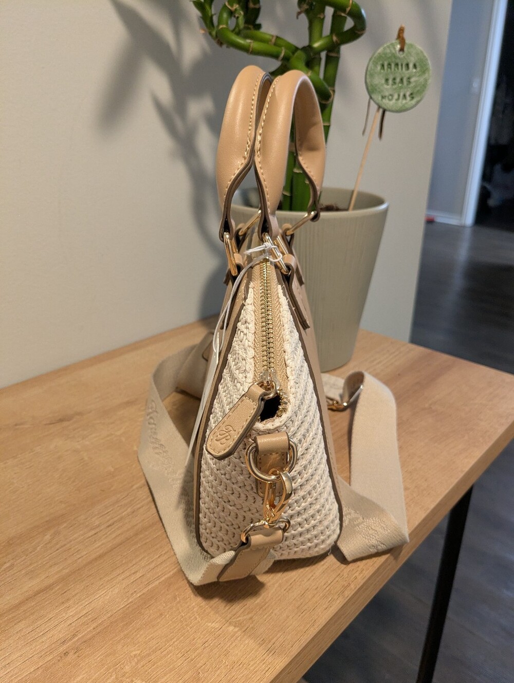 Tommy Bahama Raffia Mini Satchel Crossbody Bag Tan Pineapple Logo NWT - Picture 3 of 8
